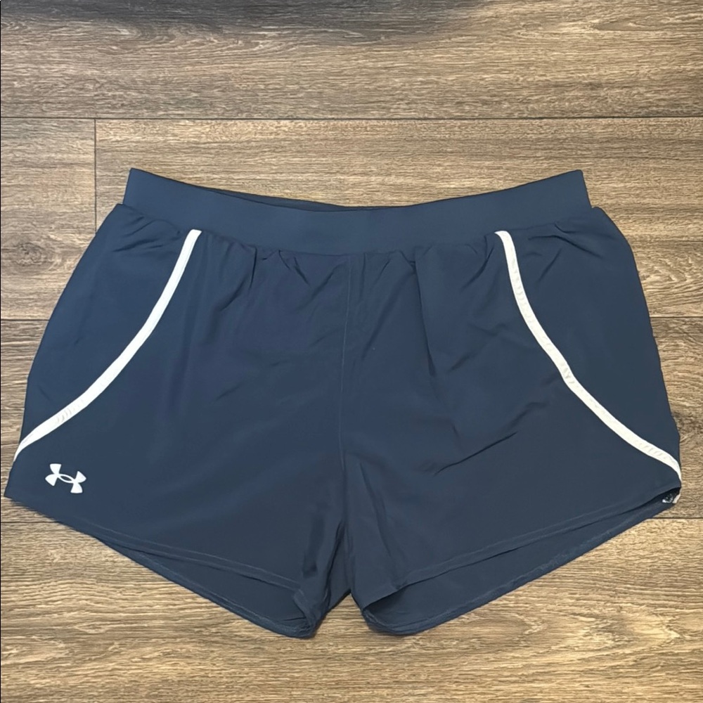 Under Armour Women's Dark Blue Athletic Shorts Size Medium